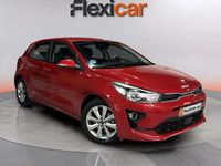 Usado Kia Rio 101 CV (74 kW) 2022 Rojo Berlina