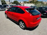 Usado Ford Focus Trend 90 CV (66 kW) 2005 Rojo Utilitario