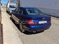 Usado Audi A4 110 CV (80 kW) 1999 Azul Berlina