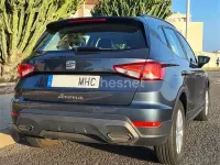 Usado Seat Arona Style 110 CV (80 kW) 2023 Gris / plata SUV
