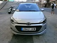 Usado Hyundai i20 84 CV (61 kW) 2017 Plateado Utilitario