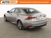 Usado Lexus IS300h Executive Line 223 CV (164 kW) 2019 Gris / plata Berlina