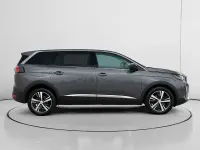 Usado Peugeot 5008 Allure 130 CV (95 kW) 2022 Gris / plata SUV