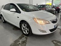 Usado Opel Astra Enjoy 110 CV (80 kW) 2010 Blanco Berlina