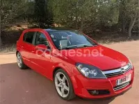 Usado Opel Astra Cosmo 150 CV (110 kW) 2005 Rojo Berlina