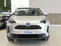 Usado Toyota Yaris Hybrid Style 115 CV (84 kW) 2022 Gris claro