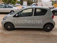 Usado Toyota Aygo 68 CV (50 kW) 2008 Azul Utilitario