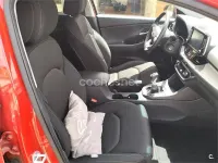 Usado Hyundai i30 120 CV (88 kW) 2019 Rojo Berlina