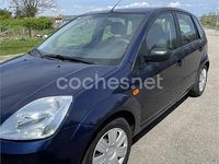 Usado Ford Fiesta Trend 80 CV (58 kW) 2003 Azul Utilitario