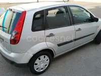 Usado Ford Fiesta Ambiente 68 CV (50 kW) 2009 Gris / plata Berlina
