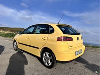 Usado Seat Ibiza 100 CV (73 kW) 2005 Amarillo Utilitario