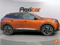 Usado Peugeot 2008 Allure 130 CV (95 kW) 2023 Naranja SUV