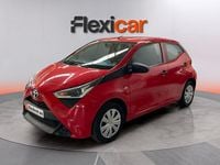 Usado Toyota Aygo X-play 72 CV (52 kW) 2022 Rojo Utilitario