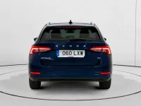 Usado Skoda Octavia Ambition 204 CV (150 kW) 2022 Azul Familiar