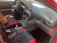 Używany Ford Focus Titanium 109 KM (80 kW) 2009 Czerwony Sedan/Limuzyna