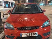 Używany Ford Focus Trend 100 KM (73 kW) 2006 Czerwony Sedan/Limuzyna