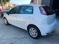 Usado Fiat Punto Pop 75 CV (55 kW) 2014 Blanco Utilitario