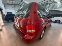Usado Kia Carnival LX 144 CV (105 kW) 2006 Granate Monovolumen