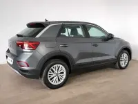 Usado VW T-Roc 110 CV (80 kW) 2024 Gris / plata SUV