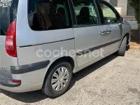 Usado Peugeot 807 109 CV (80 kW) 2004 Gris / plata Monovolumen