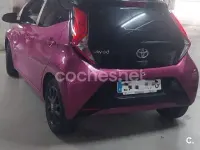 Usado Toyota Aygo X-cite 69 CV (50 kW) 2018 Rosa Utilitario
