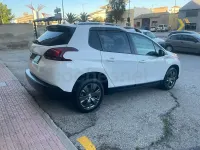 Usado Peugeot 2008 Style 100 CV (73 kW) 2017 Blanco SUV