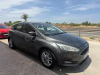 Usado Ford Focus Trend 125 CV (91 kW) 2017 Gris / plata Berlina
