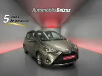 Usado Toyota Yaris Hybrid Active 100 CV (73 kW) 2019 Gris Utilitario