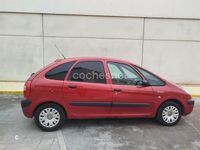 Usado Citroën Xsara Picasso Exclusive 110 CV (80 kW) 2007 Granate Monovolumen