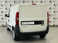 Usado Fiat Doblò 95 CV (69 kW) 2021 Blanco Monovolumen