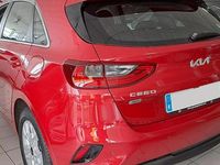 Usado Kia Ceed 136 CV (100 kW) 2024 Rojo Utilitario