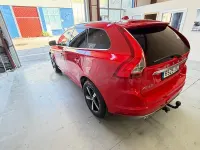Usado Volvo XC60 R-Design Momentum 150 CV (110 kW) 2017 Rojo SUV