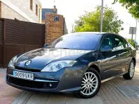 Usado Renault Laguna III Privilege 130 CV (95 kW) 2009 Gris / plata Berlina