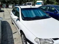 Usado Renault Laguna 85 CV (62 kW) 1997 Blanco Berlina