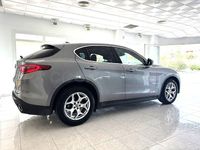 Usado Alfa Romeo Stelvio Executive 190 CV (139 kW) 2020 Gris / plata SUV