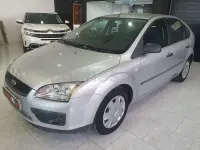 Usado Ford Focus Trend 101 CV (74 kW) 2005 Gris / plata Berlina
