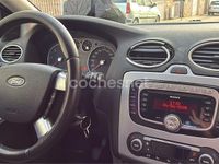 Usado Ford Focus Trend 115 CV (84 kW) 2007 Gris / plata Berlina