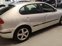 Usado Seat Leon 90 CV (66 kW) 2002 Gris / plata Utilitario