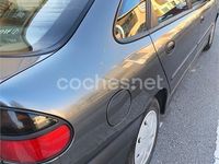 Begagnad Renault Laguna 95 HK (69 kW) 1994 Grå Halvkombi