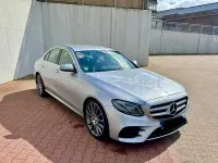 Usado Mercedes E220 194 CV (142 kW) 2017 Gris / plata Berlina