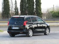 Usado Peugeot 5008 Allure 120 CV (88 kW) 2015 Negro Monovolumen