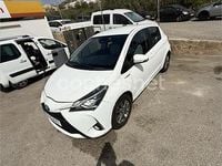 Używany Toyota Yaris Hybrid Active 100 KM (73 kW) 2019 Biały Sedan/Limuzyna