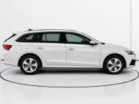 Usado Skoda Octavia Ambition 110 CV (80 kW) 2021 Blanco Familiar