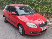 Usado Skoda Fabia 60 CV (44 kW) 2009 Rojo Berlina