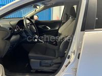 Usado Toyota Yaris Hybrid Active 116 CV (85 kW) 2022 Blanco Berlina
