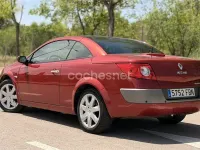 Usado Renault Mégane Cabriolet Privilege 120 CV (88 kW) 2006 Granate Descapotable