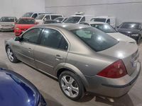 Usado Ford Mondeo Trend 130 CV (95 kW) 2002 Gray Berlina
