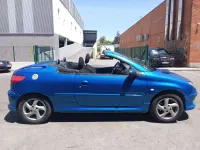 Usado Peugeot 206 CC 109 CV (80 kW) 2003 Azul Descapotable