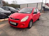 Usado Hyundai i20 85 CV (62 kW) 2012 Rojo Berlina
