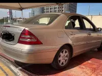 Usado Mercedes C200 Elegance 116 CV (85 kW) 2003 Beige Berlina